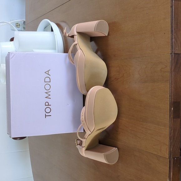 Shoe - Picture 4 of 4